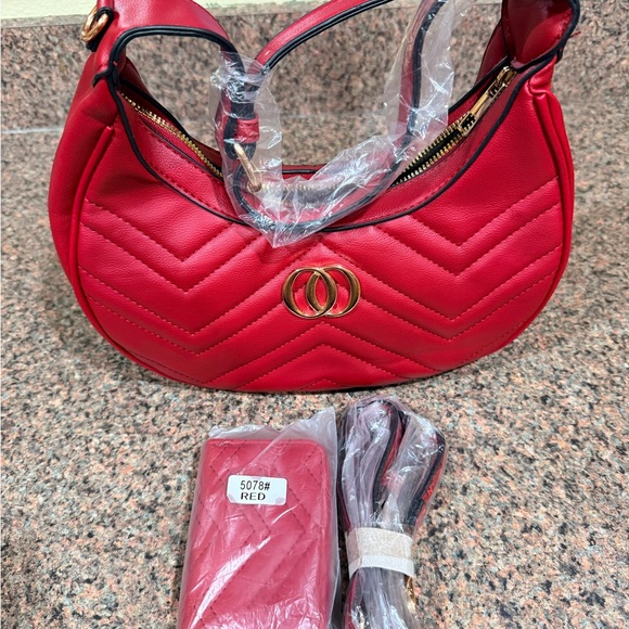 Elegant Red Quilted Women's Bag - Picture 2 of 2